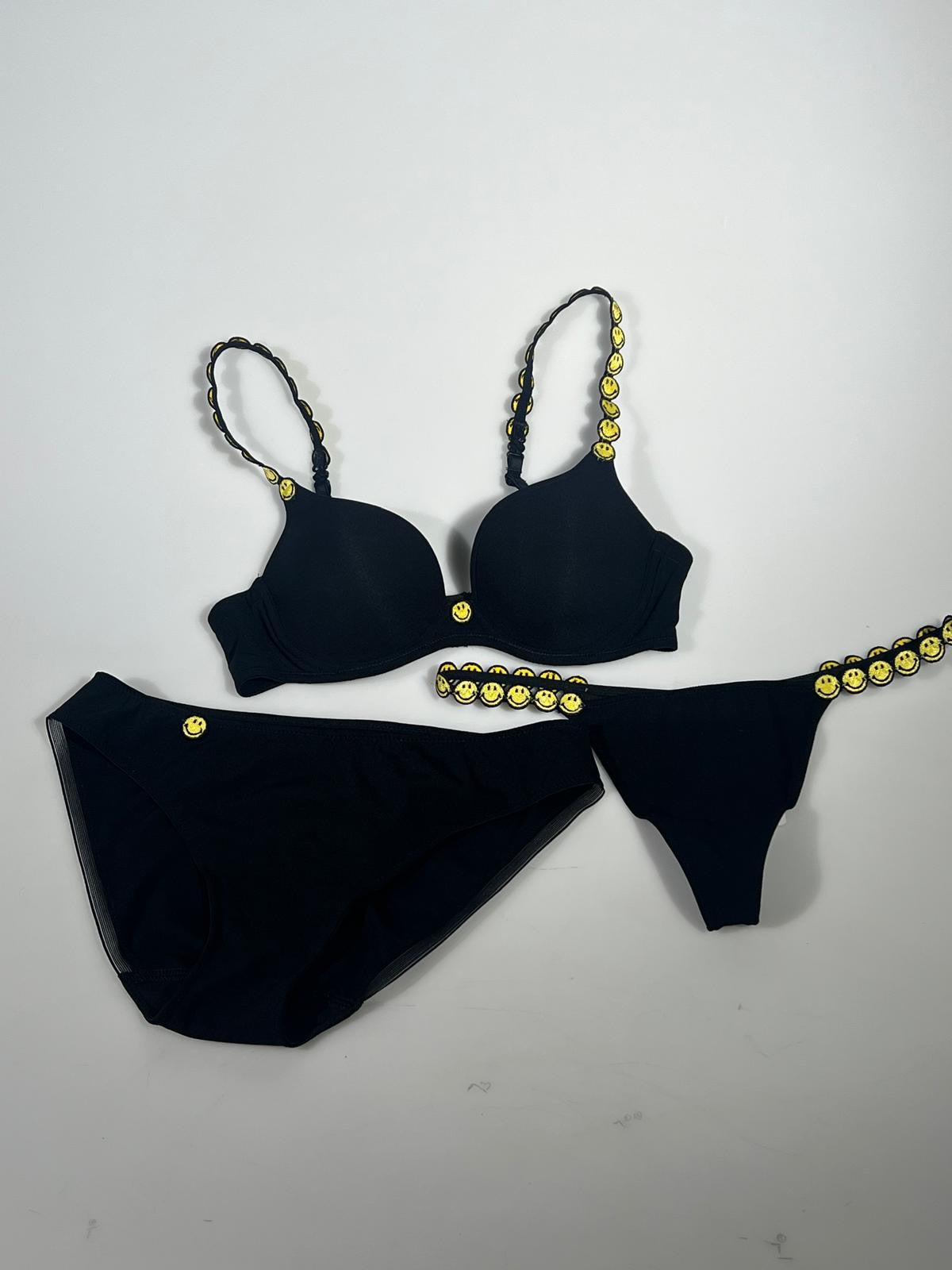 String - Marie Jo Smile